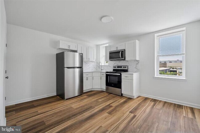 Foto del edificio - 6123 Glenmore Ave