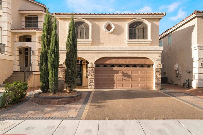 Building Photo - Luxurious Living: Elegant 4-Bed Retreat!