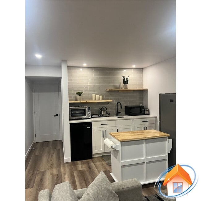 Photo du bâtiment - 345B Evergreen Dr