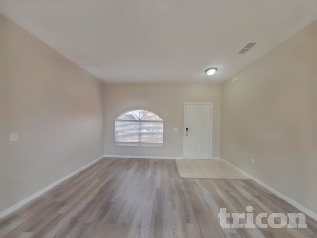 Foto del edificio - 229 Beckenham Dr