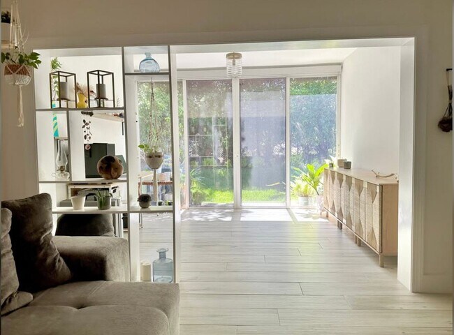 Foto del edificio - 1813 Wood Fern Dr