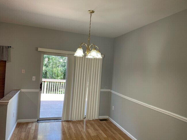 Foto del edificio - 101 Cranbrook Ct
