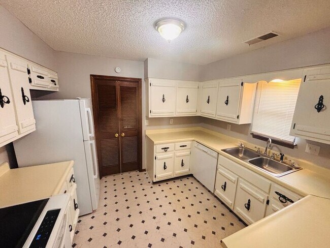 Foto del edificio - 3118 Leeridge Dr