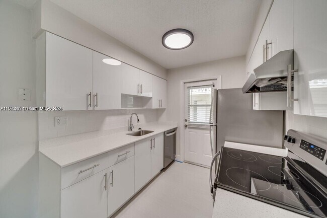 Foto del edificio - 861 SW 74th Terrace