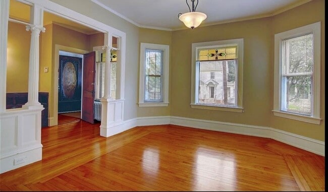 Building Photo - 173 Rochambeau Ave