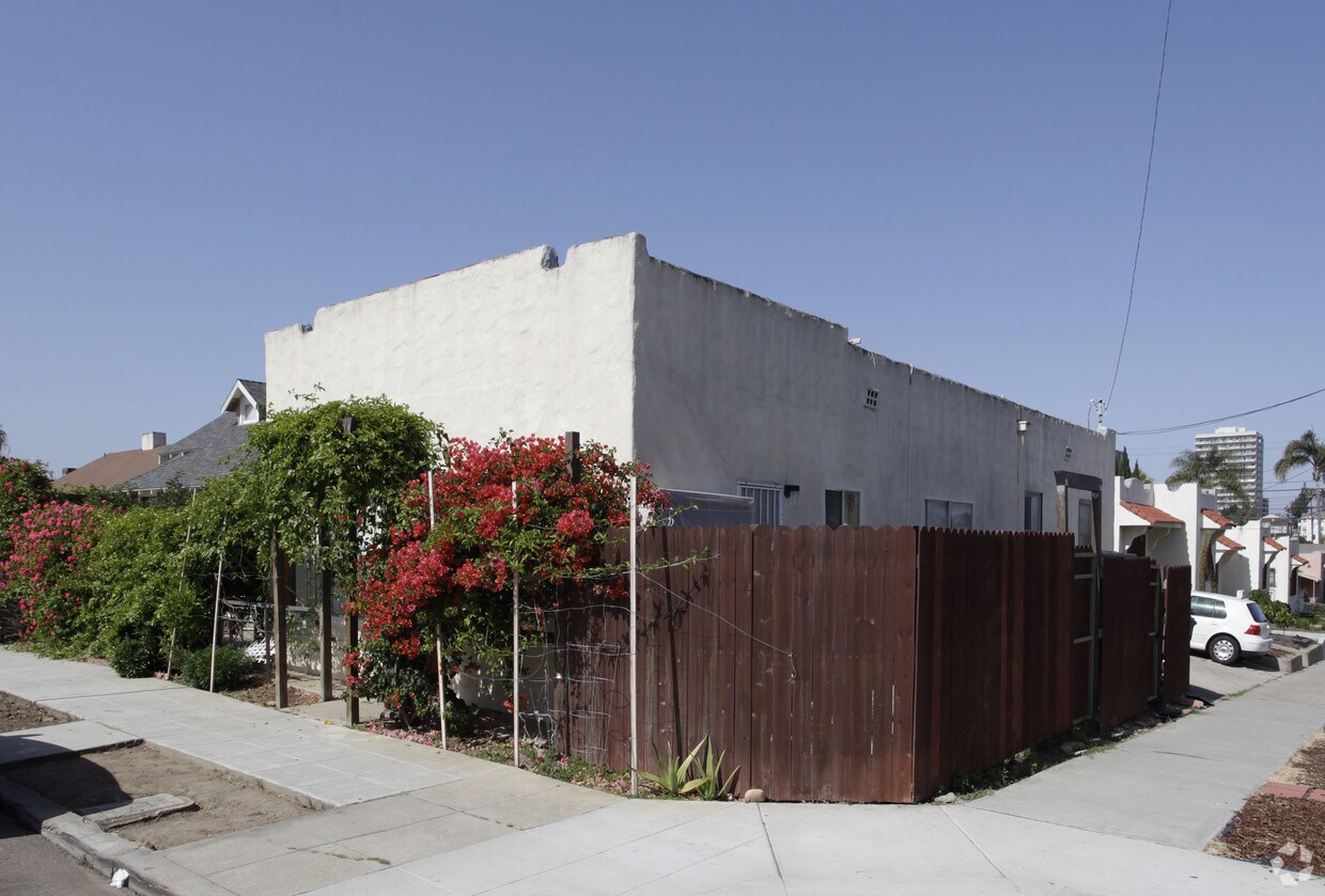 Building Photo - 3994-3996 Louisiana St