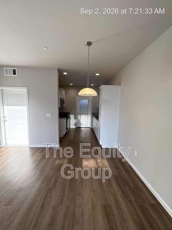 Building Photo - 418 S Summit St
