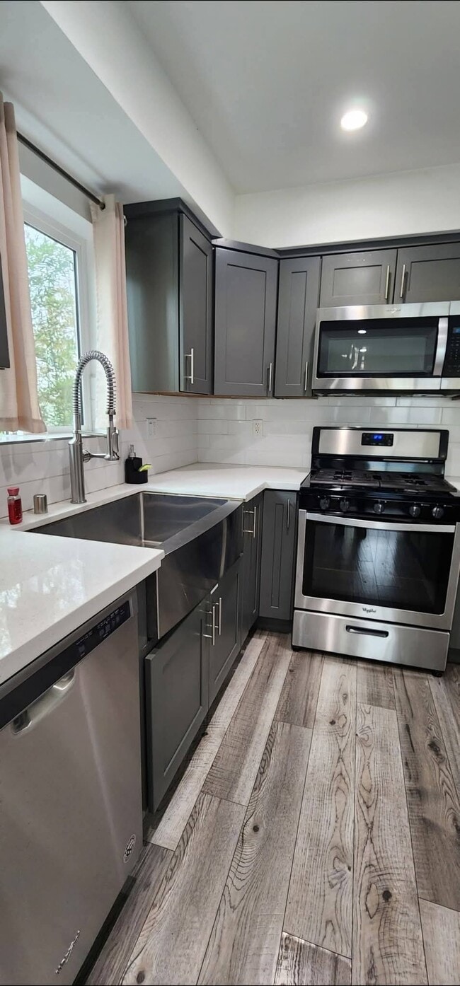 Building Photo - 1228 Alexandria Ave