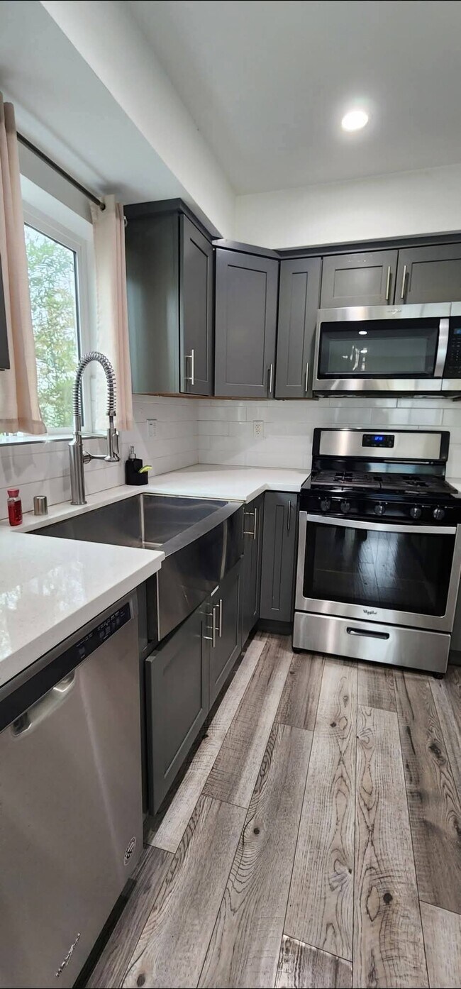 Foto del edificio - 1228 Alexandria Ave