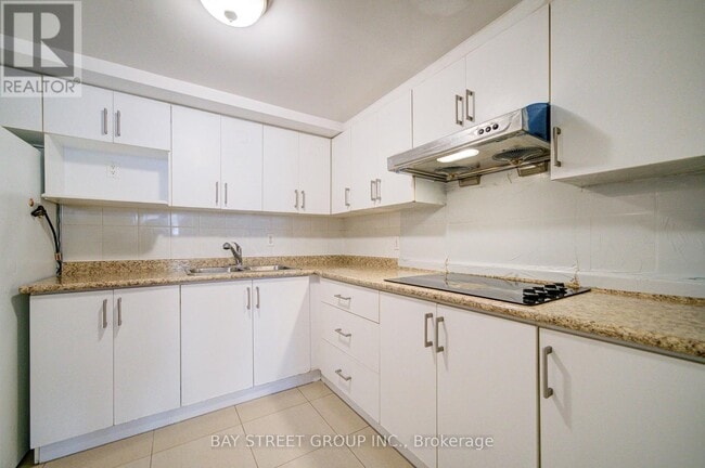 Building Photo - 5 Lockdare St