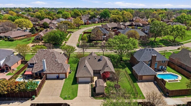 Foto del edificio - 6613 Barclay Ln