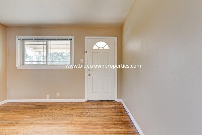 Building Photo - 1300 Bennett Dr