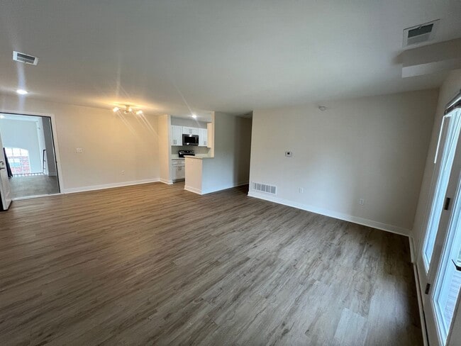 Photo - The Oaks of Kenwood Apartment