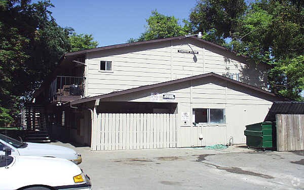Foto del edificio - Redwood Manor Apartments