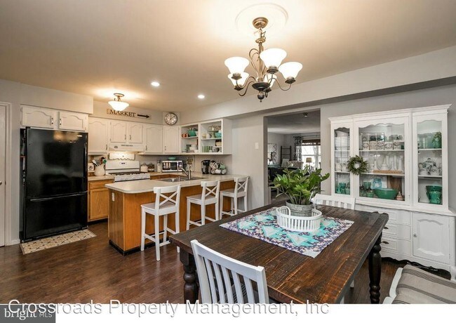 Building Photo - 3 br, 2.5 bath House - 18 Lenape Lane