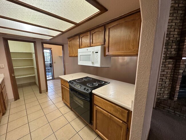 Foto del edificio - Cute 2 bedroom, 2 bathroom home with firep...
