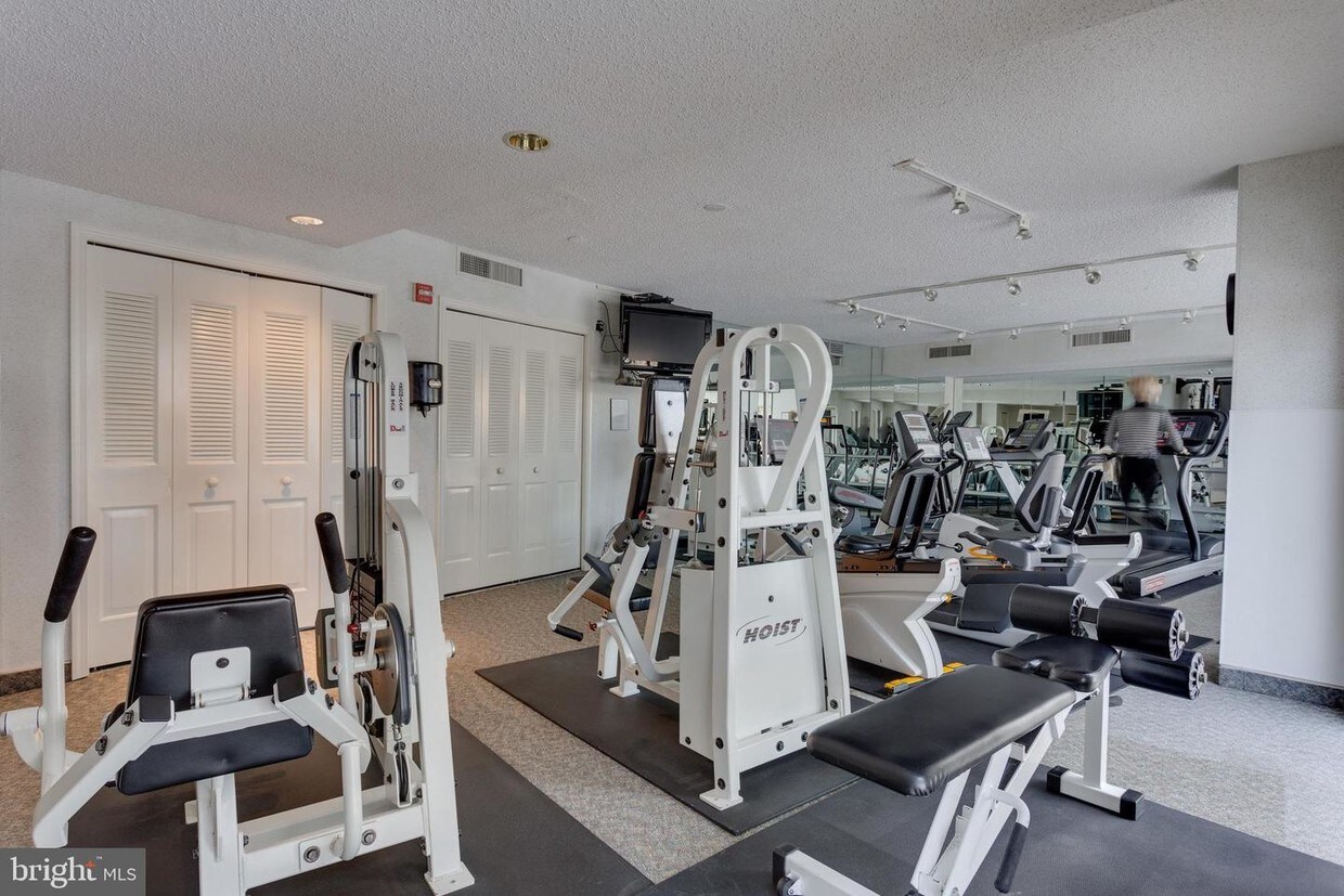 Foto principal - 1101 S Arlington Ridge Rd