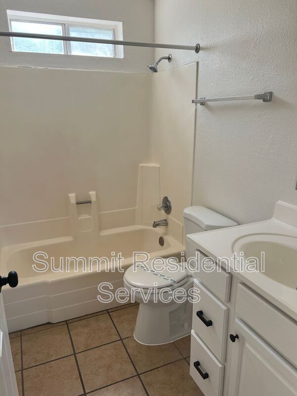 Foto del edificio - 932 N Belvedere Ave