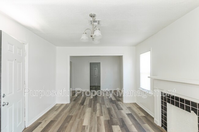 Building Photo - 2301 Granada Blvd