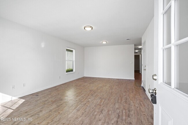 Building Photo - 8431 India Ave