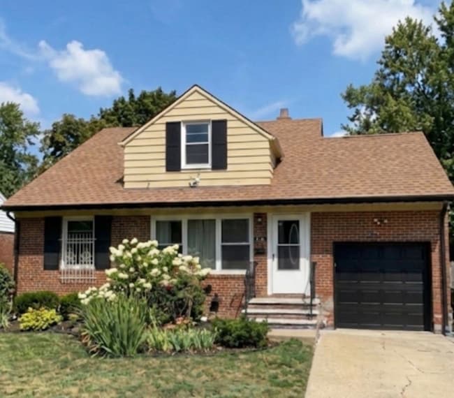 Building Photo - 316 Halle Dr