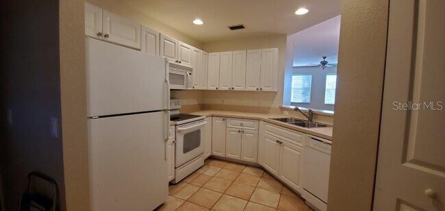 Foto del edificio - 255 West End Dr