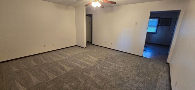 Foto del edificio - 7801 N Tanglewood Ln