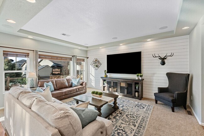 Foto del edificio - STUNNING 4 BEDROOM HOME IN BANNING LEWIS R...