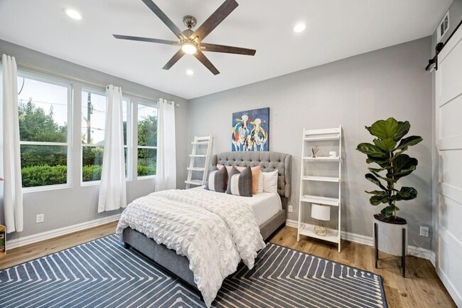 Foto del edificio - 7018 Blackwood Dr