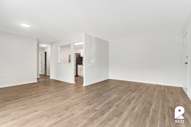 Building Photo - 6569 Hil-Mar Dr