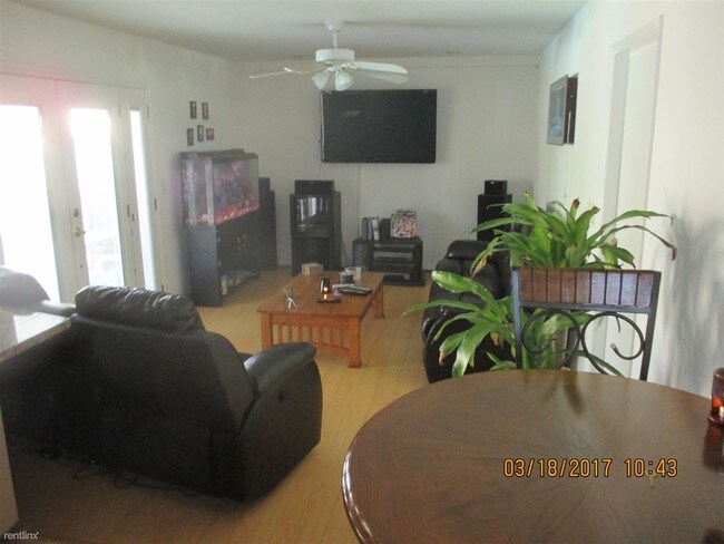 Foto del edificio - 7441 Brian Ln