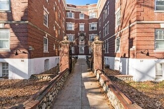Building Photo - 37 Lee St