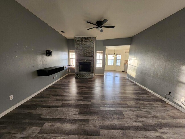 Building Photo - 3834 Notre Dame Cir