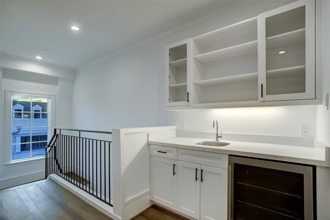 Building Photo - 21 Crain Sq Blvd