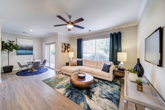 Open Floor Plan Living Area - Thornhill Apartments