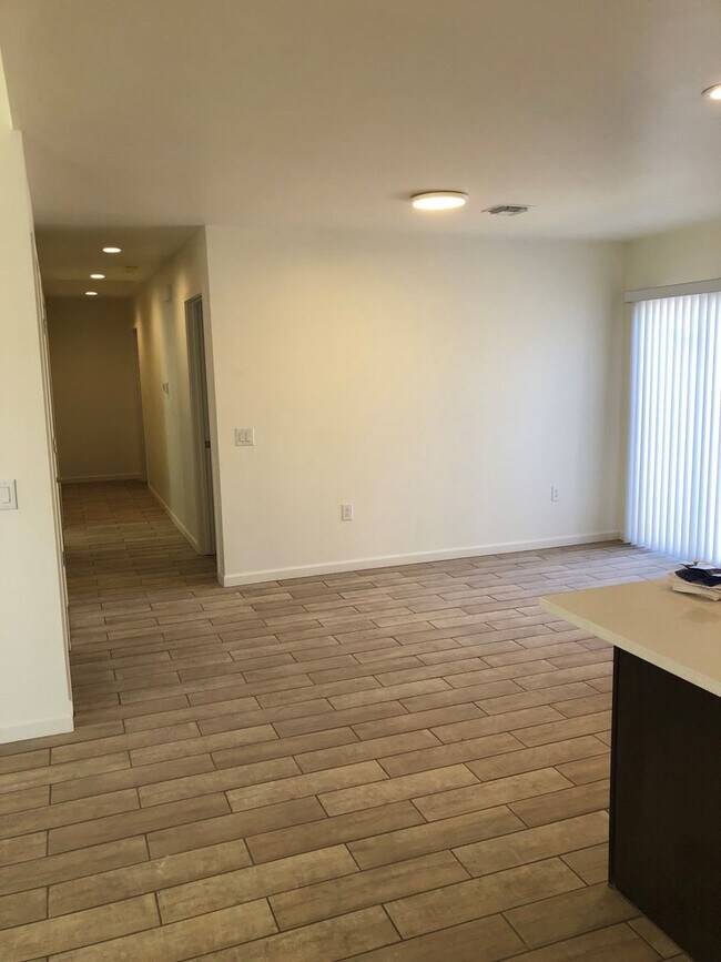 Foto del edificio - 2438 S Clovis Place-