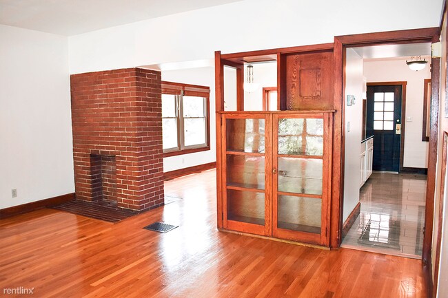Building Photo - 3 br, 1 bath Apartment - Beacon Commons