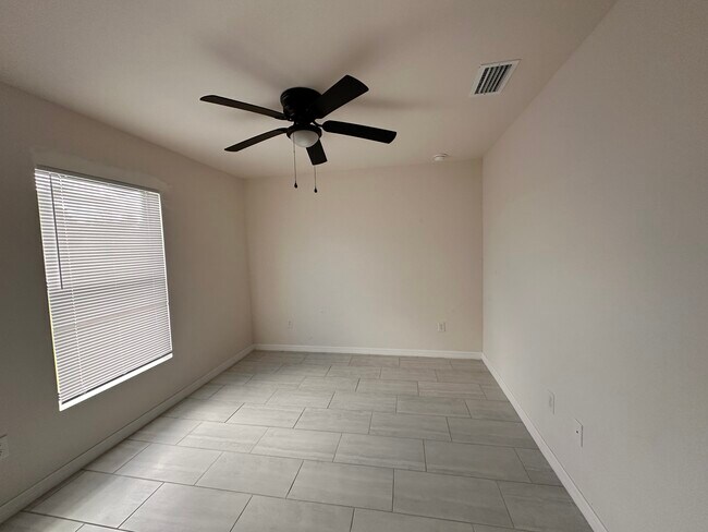 Foto del edificio - 1820 SE 8th St