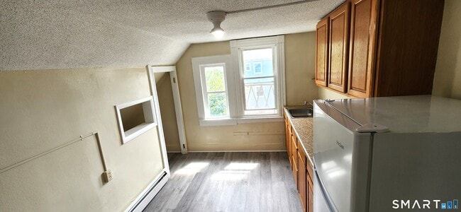 Building Photo - 214 Blohm St