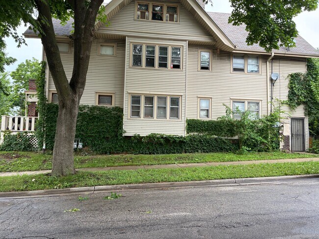Lado de la casa - 3702 N 15th St