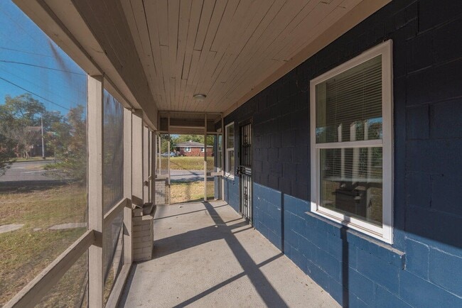 Building Photo - 2133 Grand Blvd