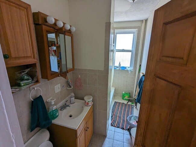 Building Photo - 364 Riverway