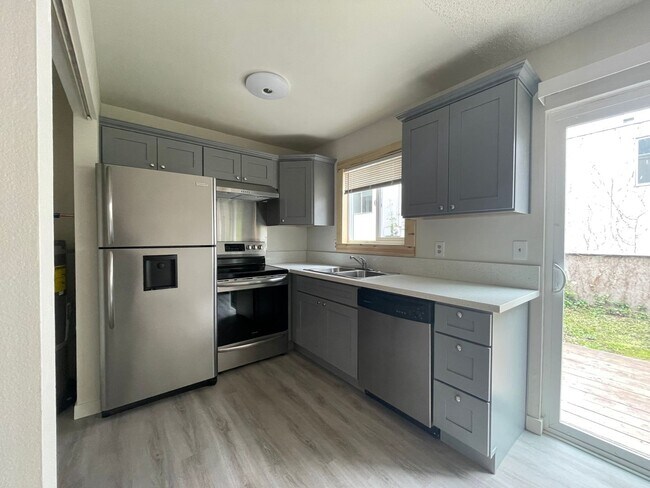 Foto del edificio - Updated 2Bd/1Ba in the Hillsdale Neighborhood of SW Portland ~ Stainless Steel Appliances and Qua...