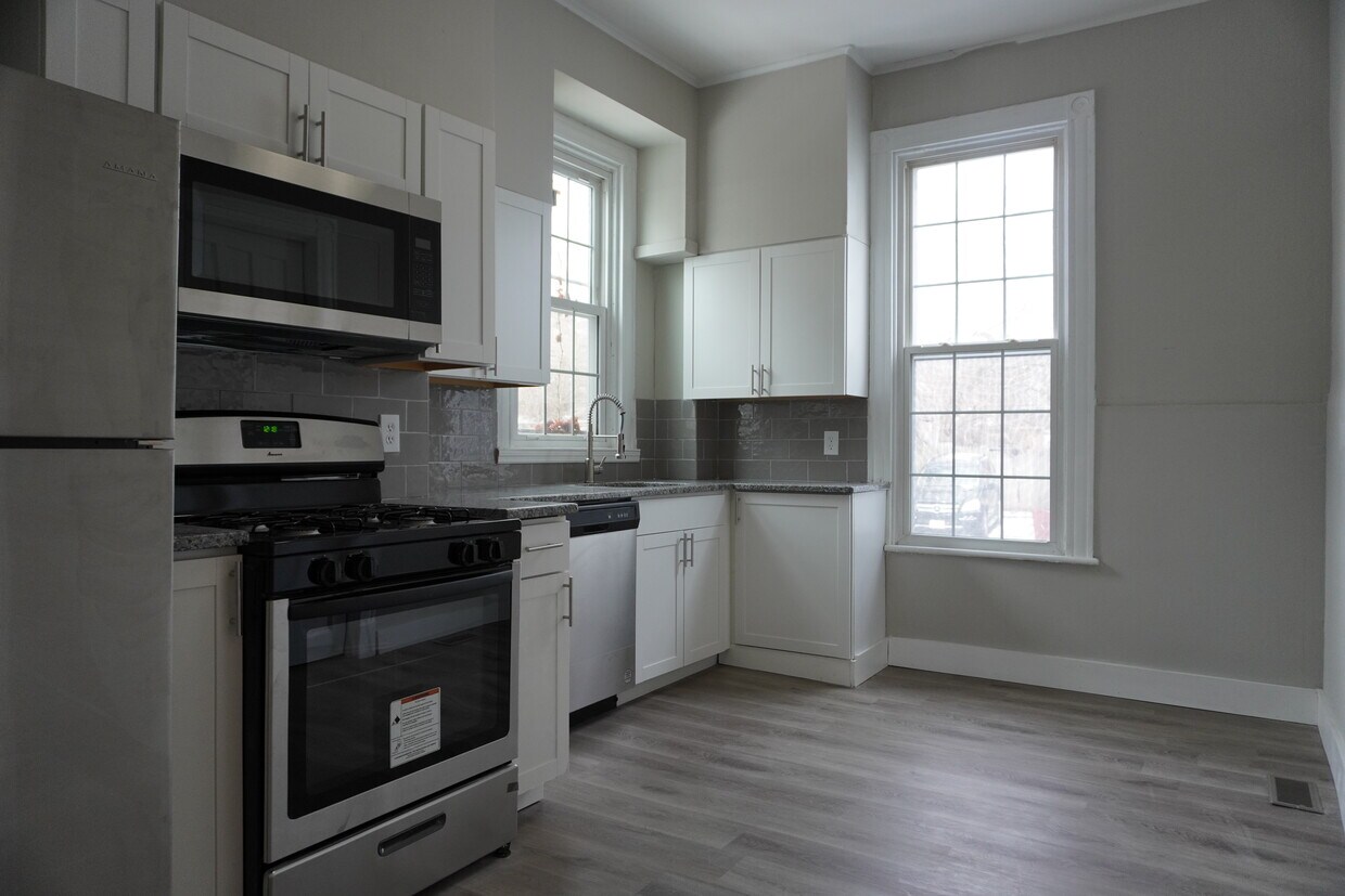 Primary Photo - 148 N Allen St