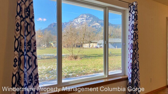 Building Photo - 3 br, 2 bath House - 713 Chinook Circle