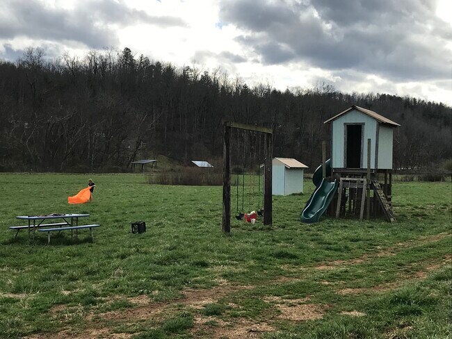 Foto del edificio - 2223 Silvers Welch Rd