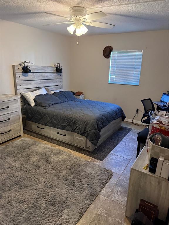 Foto del edificio - 716 Oakgrove Dr