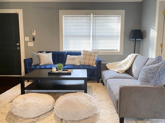 Living Room - 1524 Woodland Cir SE