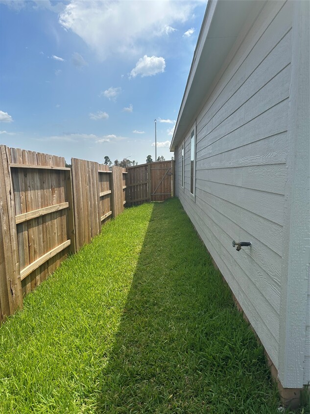 Building Photo - 359 Bush Mdw Ln