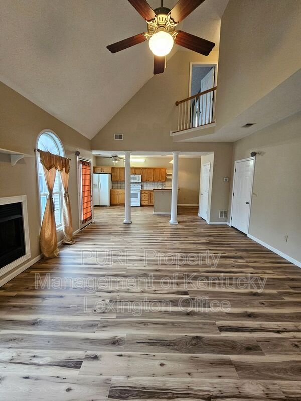 Foto del edificio - 3169 Roundway Down Ln